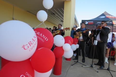 Mariachis play outside the Poco Loco Supermercado during its grand opening in Elgin Sept. 29. Photo by Fernando Castro