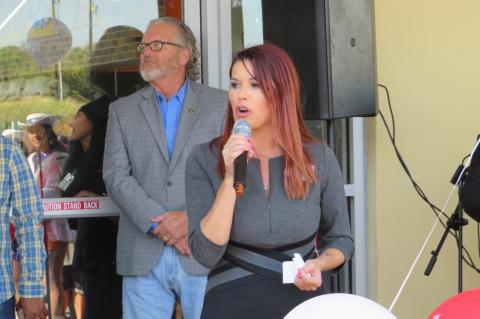 Elgin Chamber of Commerce president Veronica Seever addresses the crowd at the Poco Loco Supermercado grand opening in Elgin Sept. 29. Photo by Fernando Castro