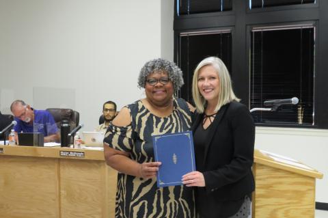 Mayor Theresa McShan (left) presents Superintendent Jana Reuter, Elgin Independent School District, with a proclamation declaring Oct. 5 as Elgin Teachers’ Day during the City Council meeting Sept. 27.   Photo by Fernando Castro