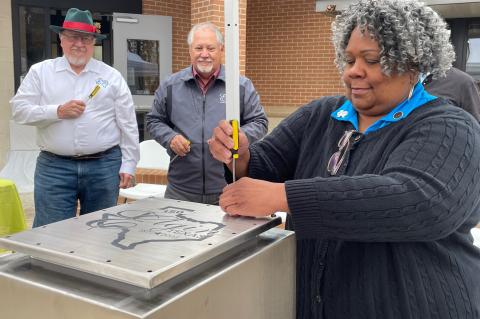 Mayor Theresa McShan helps seal the city’s Sesquicentennial time capsule during a dedication ceremony Dec. 3 in front of Elgin Public Library. Also pictured are Forest Dennis (left), Sesquicentennial co-Chair and Elgin council member, and former mayor Ron Ramirez. Photo by Fernando Castro