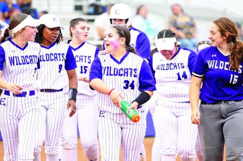 Lady Wildcats knock off Lady Knights
