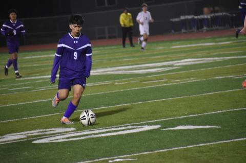 Jose Teófilo Ferrusca races downfield in hope of a late-game goal. Photo by Quinn Donoghue